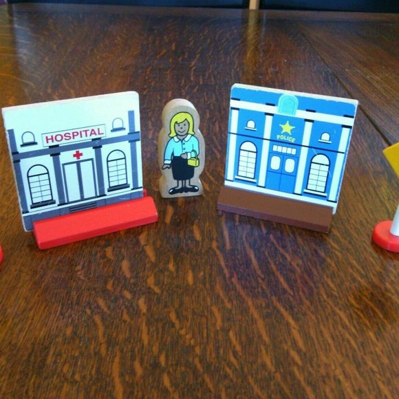 Wooden Toy Cars Set Police Car Traffic Light Station Hospital Sign Shopper Wood - Picture 14 of 16